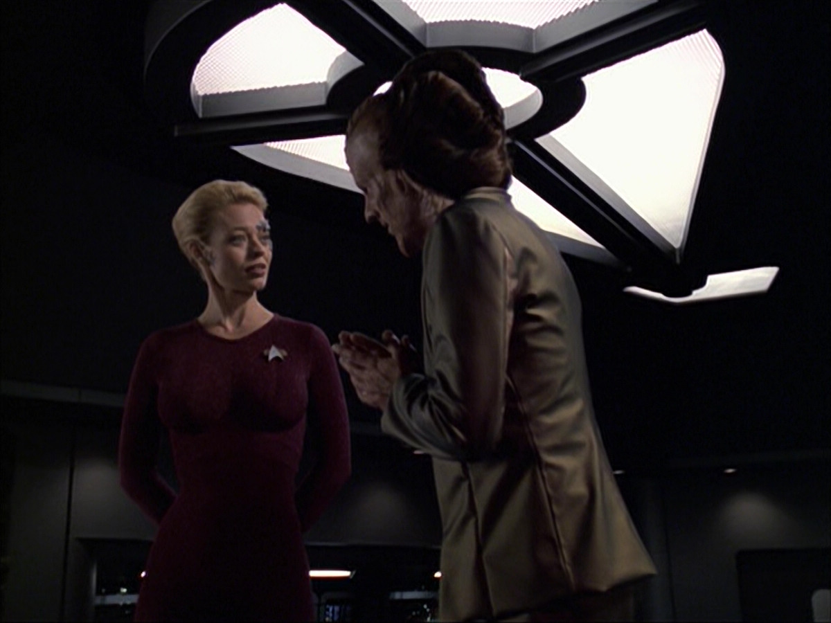 extant_StarTrek_VOY_6x07-DragonsTeeth_02061.jpg