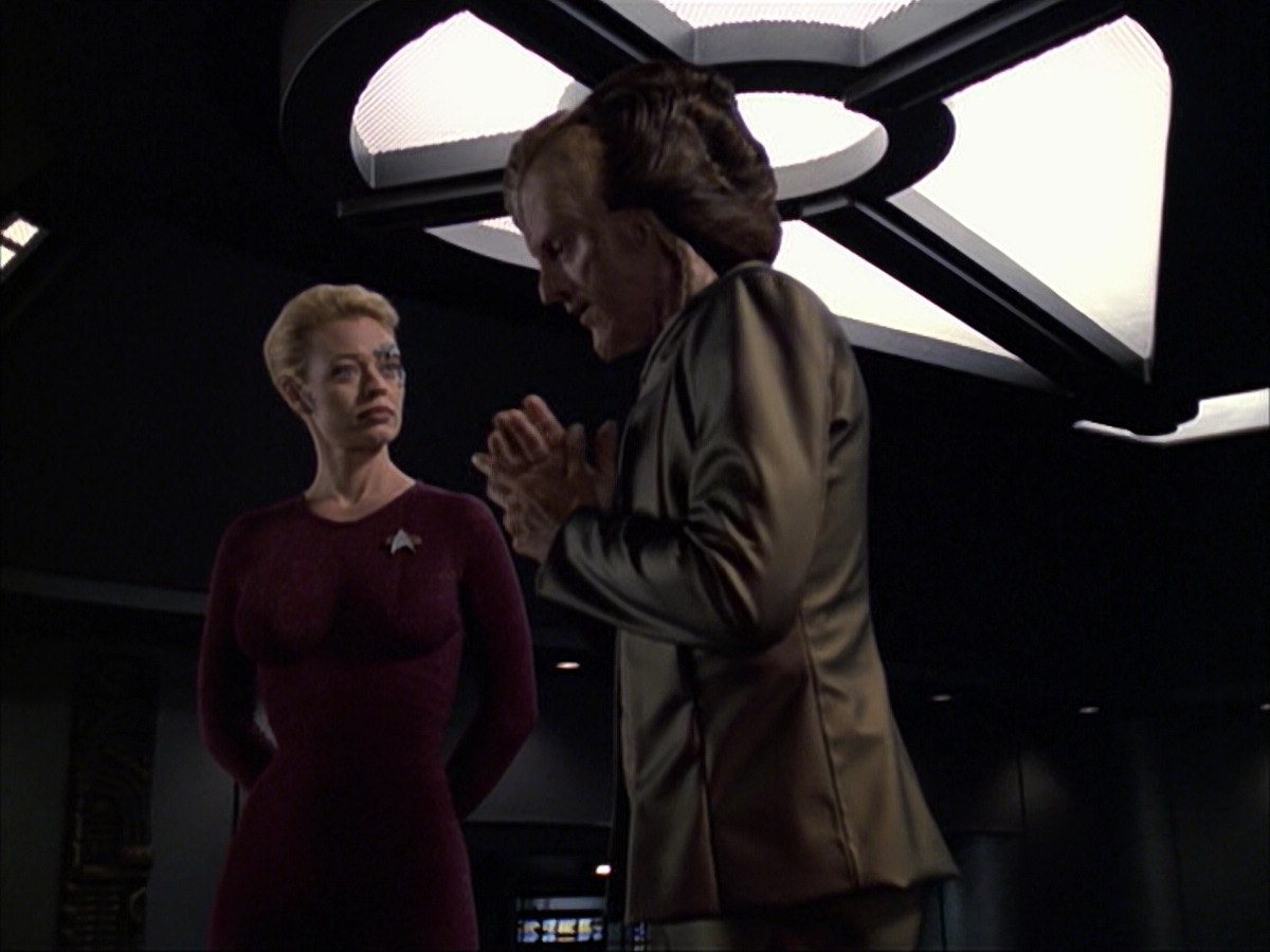 extant_StarTrek_VOY_6x07-DragonsTeeth_02064.jpg