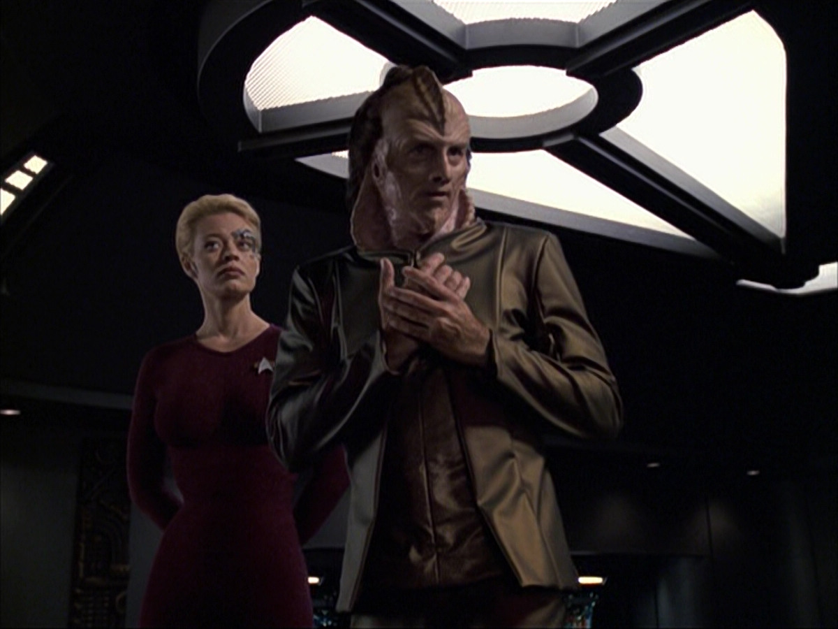extant_StarTrek_VOY_6x07-DragonsTeeth_02066.jpg