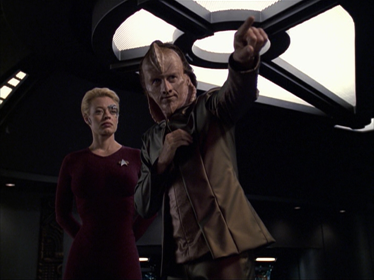 extant_StarTrek_VOY_6x07-DragonsTeeth_02069.jpg