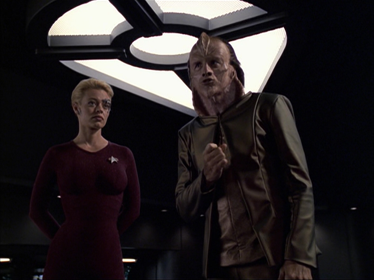 extant_StarTrek_VOY_6x07-DragonsTeeth_02083.jpg