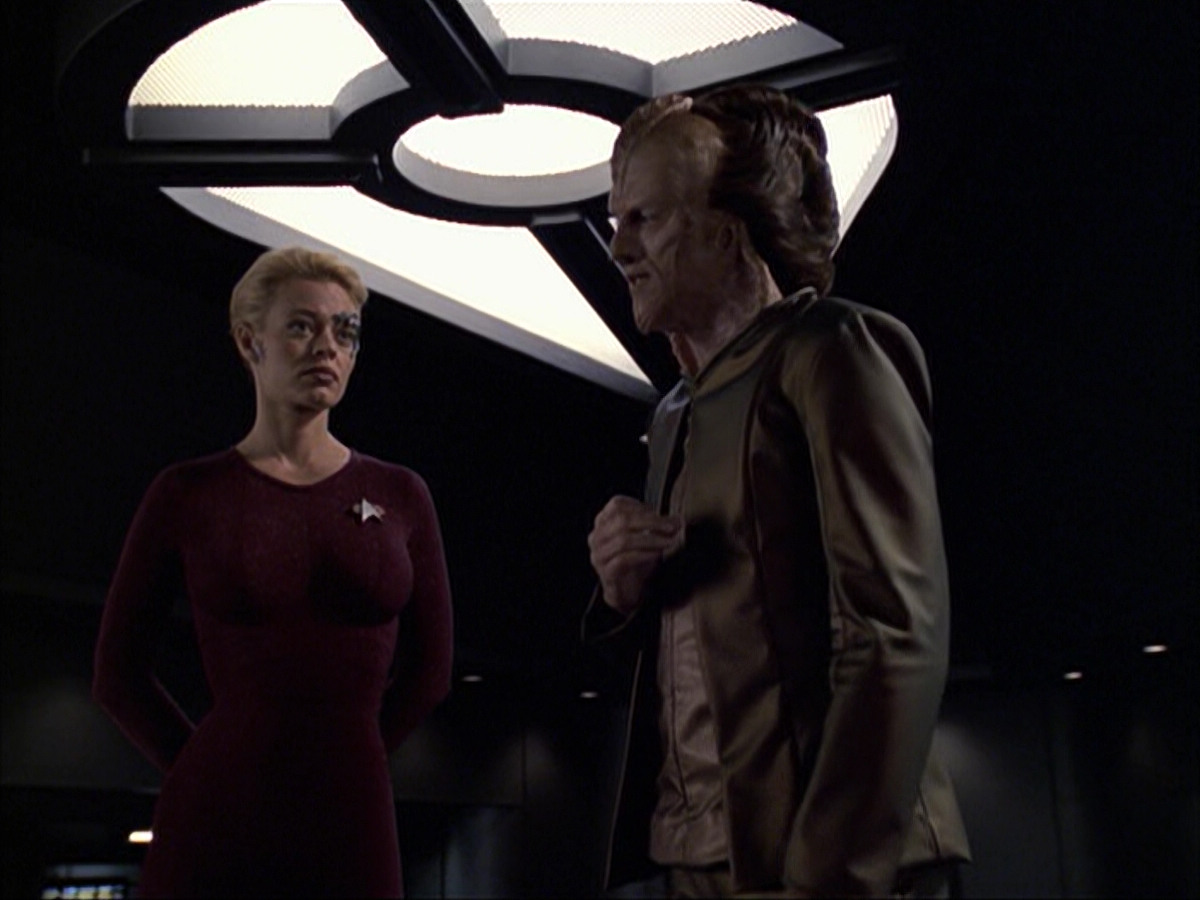 extant_StarTrek_VOY_6x07-DragonsTeeth_02085.jpg