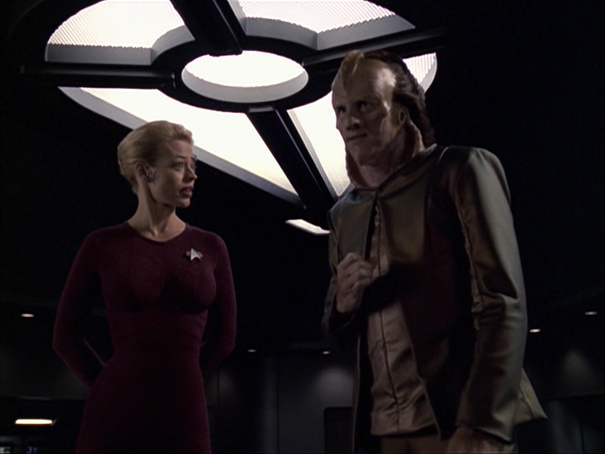 extant_StarTrek_VOY_6x07-DragonsTeeth_02088.jpg