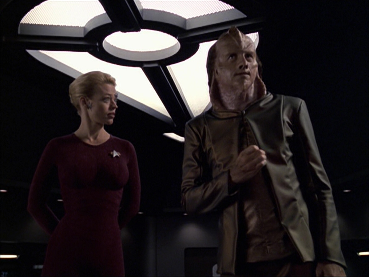 extant_StarTrek_VOY_6x07-DragonsTeeth_02089.jpg