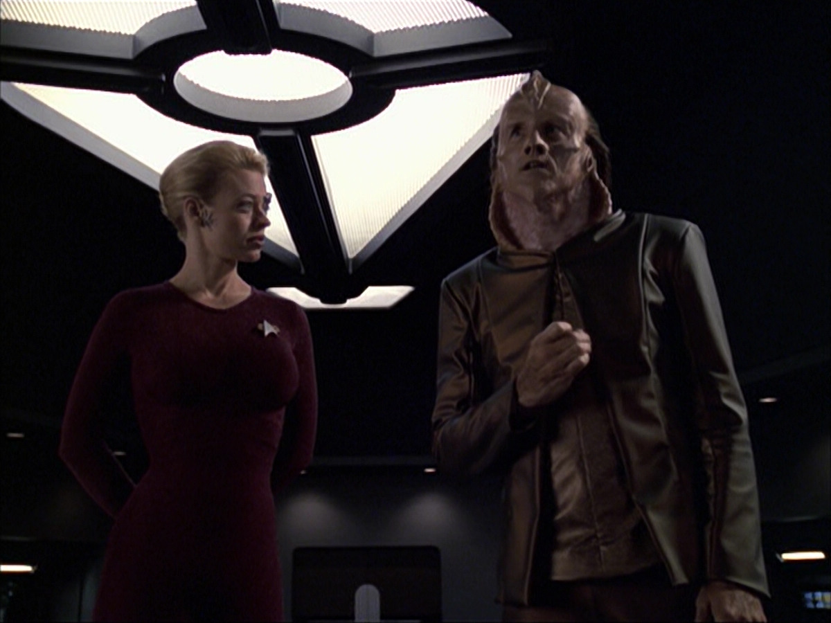extant_StarTrek_VOY_6x07-DragonsTeeth_02094.jpg