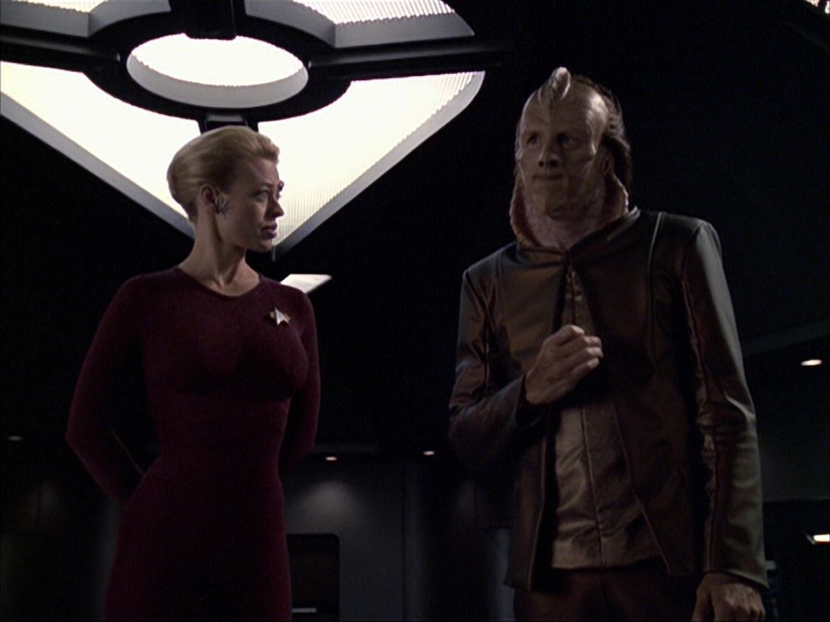 extant_StarTrek_VOY_6x07-DragonsTeeth_02098.jpg