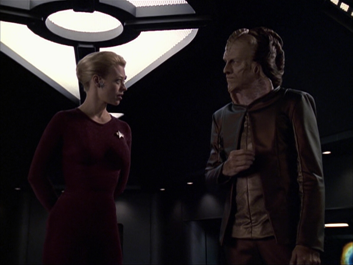extant_StarTrek_VOY_6x07-DragonsTeeth_02100.jpg