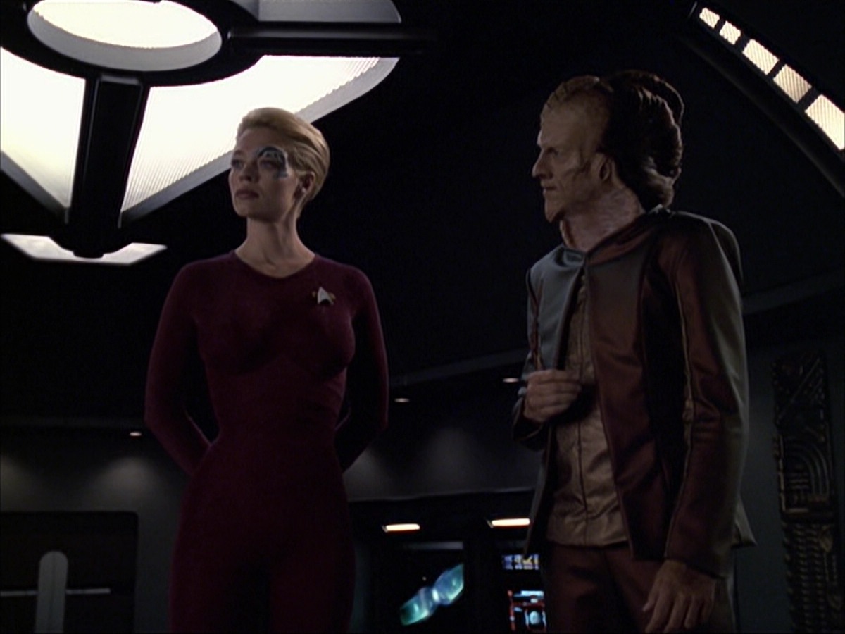 extant_StarTrek_VOY_6x07-DragonsTeeth_02107.jpg