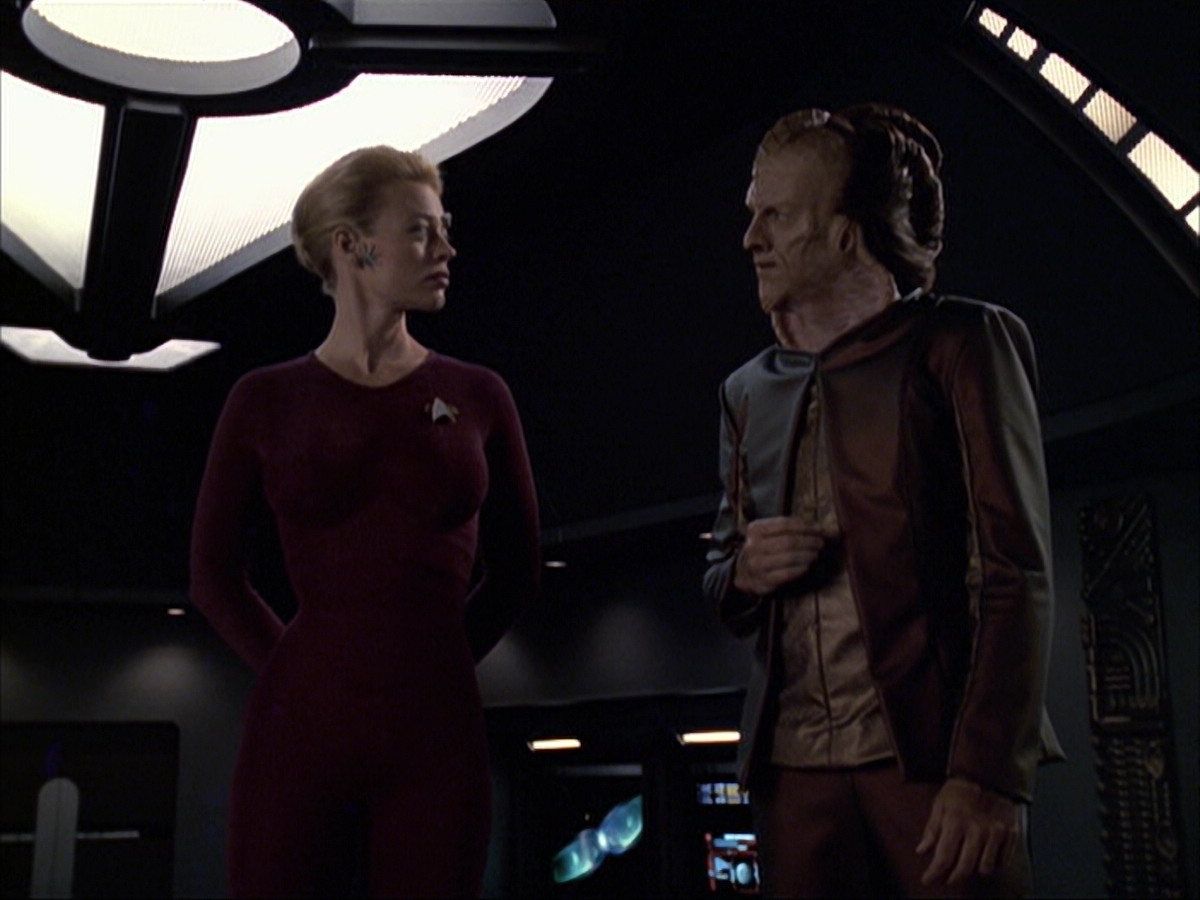 extant_StarTrek_VOY_6x07-DragonsTeeth_02108.jpg