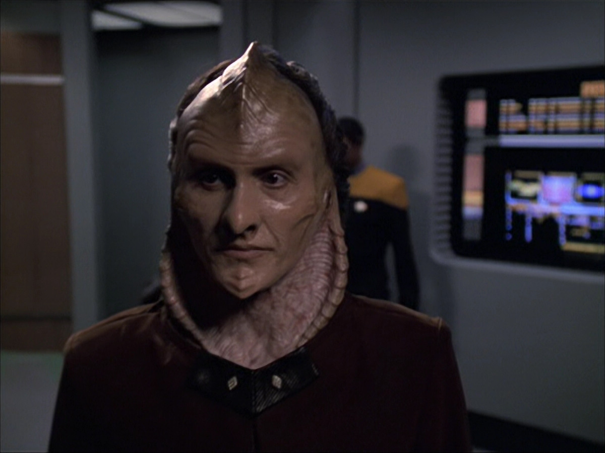 extant_StarTrek_VOY_6x07-DragonsTeeth_02110.jpg