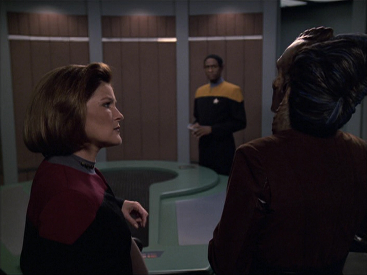 extant_StarTrek_VOY_6x07-DragonsTeeth_02134.jpg