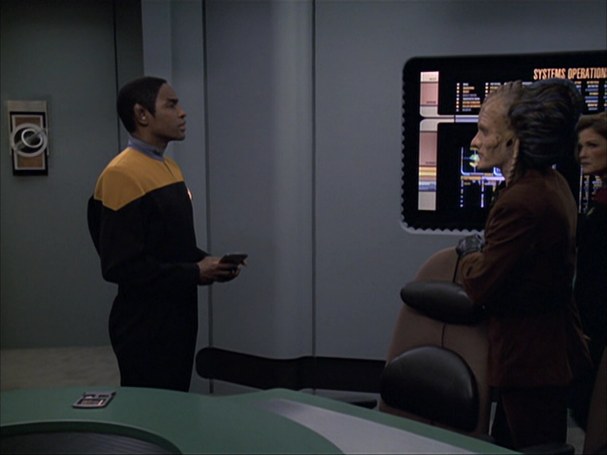 extant_StarTrek_VOY_6x07-DragonsTeeth_02152.jpg