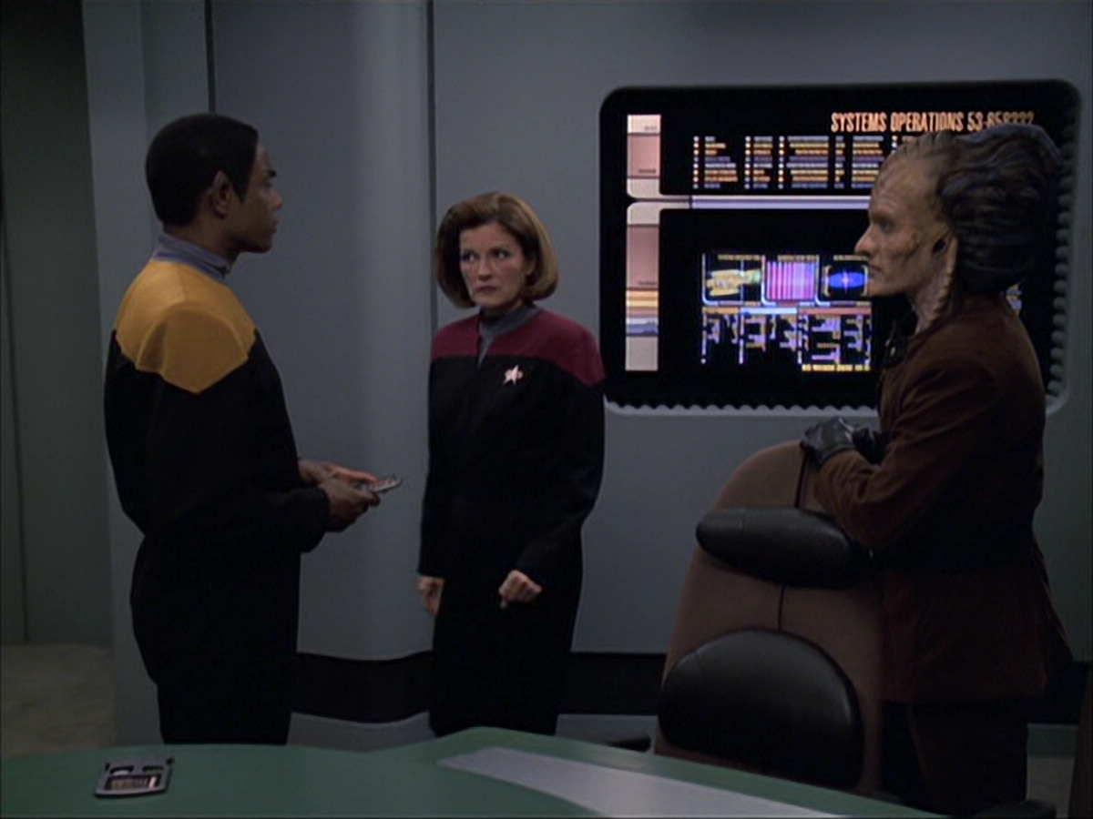 extant_StarTrek_VOY_6x07-DragonsTeeth_02156.jpg