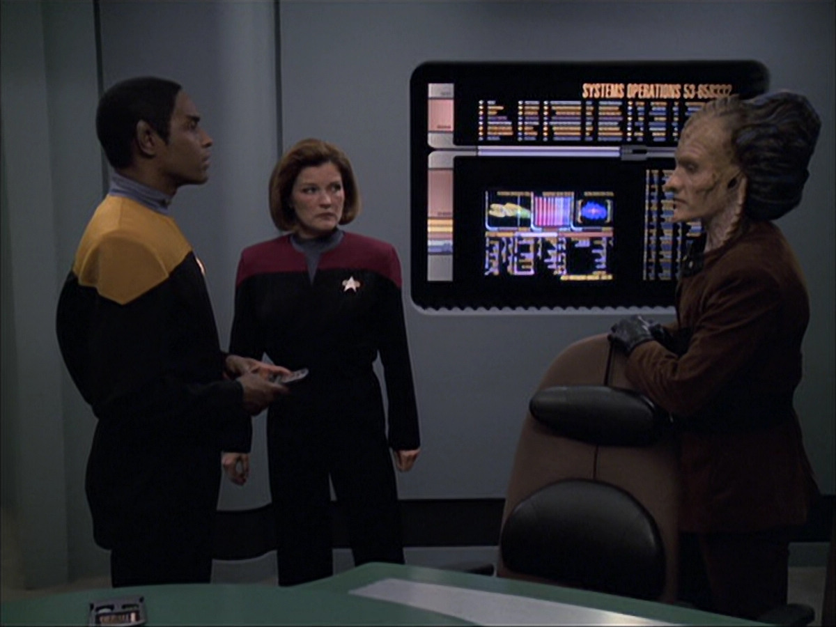 extant_StarTrek_VOY_6x07-DragonsTeeth_02158.jpg