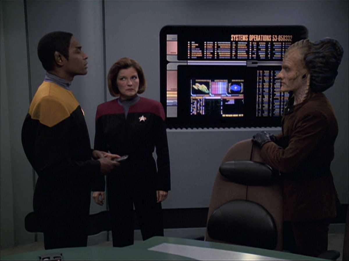 extant_StarTrek_VOY_6x07-DragonsTeeth_02159.jpg