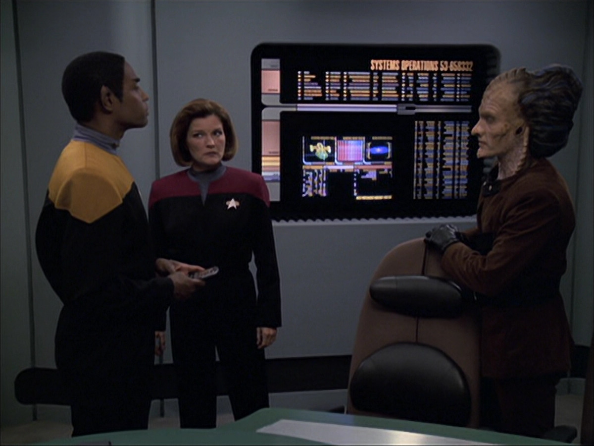 extant_StarTrek_VOY_6x07-DragonsTeeth_02160.jpg