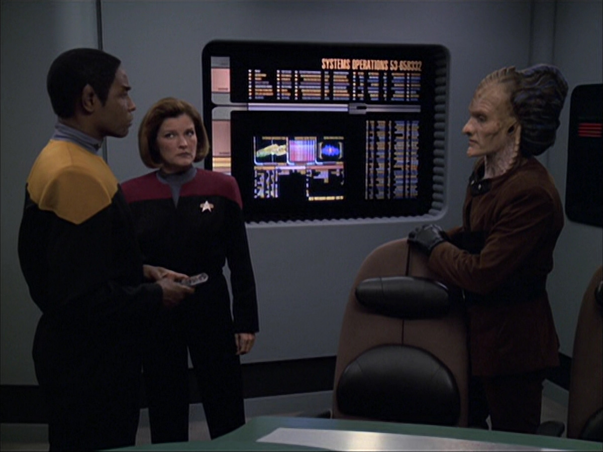 extant_StarTrek_VOY_6x07-DragonsTeeth_02162.jpg