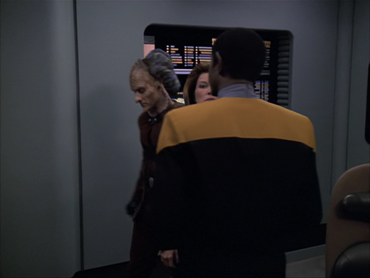 extant_StarTrek_VOY_6x07-DragonsTeeth_02172.jpg