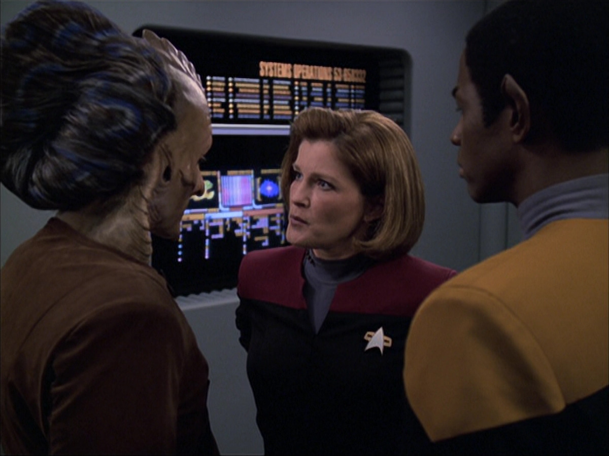 extant_StarTrek_VOY_6x07-DragonsTeeth_02208.jpg