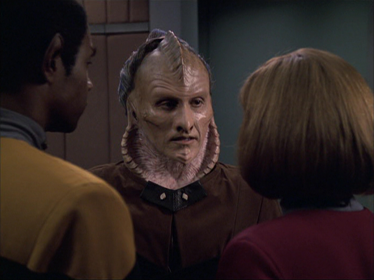 extant_StarTrek_VOY_6x07-DragonsTeeth_02211.jpg