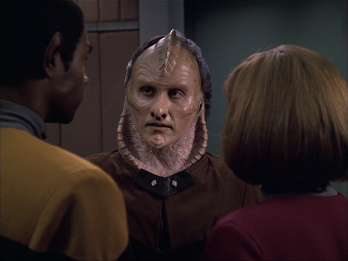 extant_StarTrek_VOY_6x07-DragonsTeeth_02214.jpg