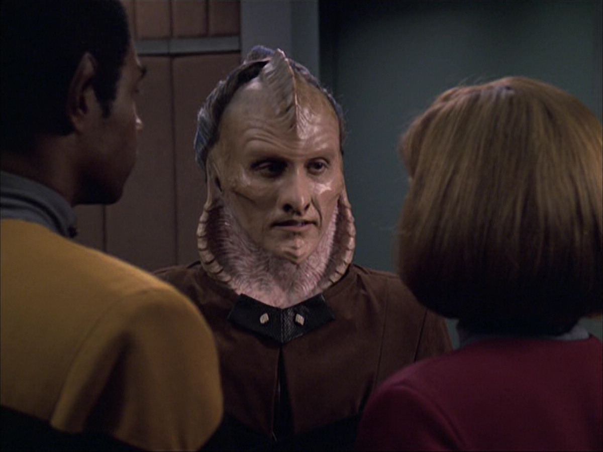 extant_StarTrek_VOY_6x07-DragonsTeeth_02217.jpg