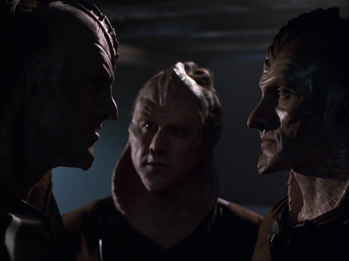extant_StarTrek_VOY_6x07-DragonsTeeth_02269.jpg