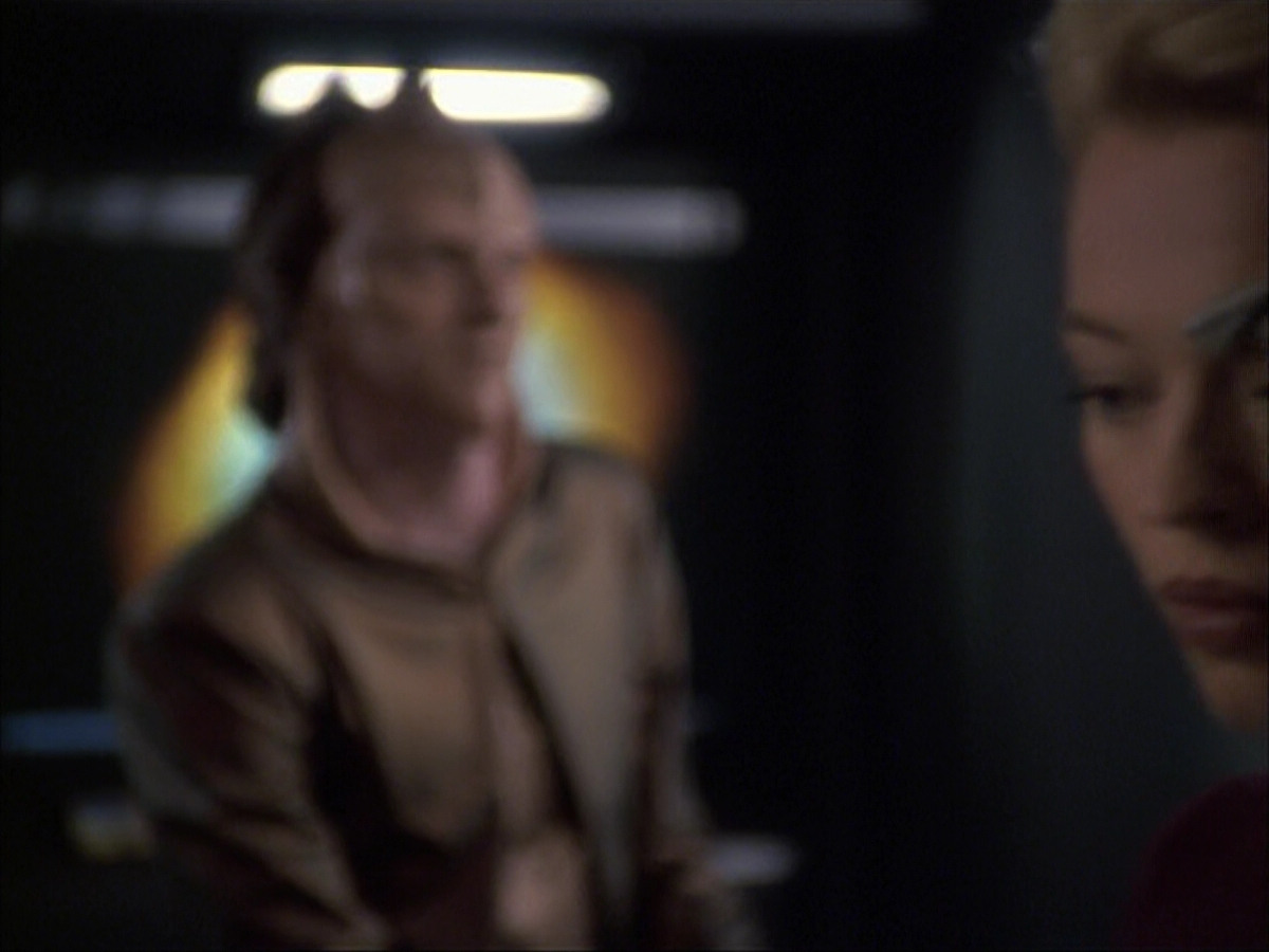 extant_StarTrek_VOY_6x07-DragonsTeeth_02342.jpg