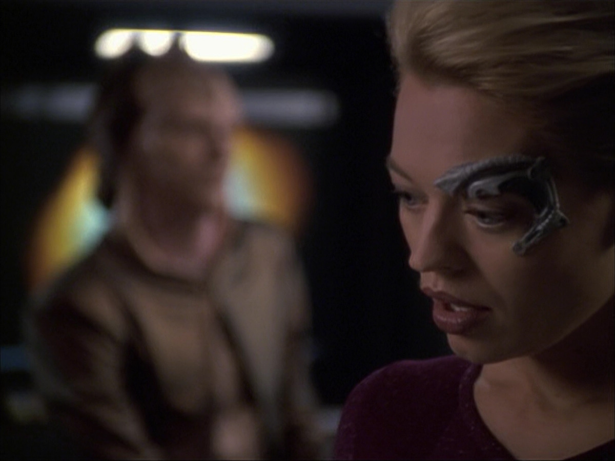 extant_StarTrek_VOY_6x07-DragonsTeeth_02343.jpg