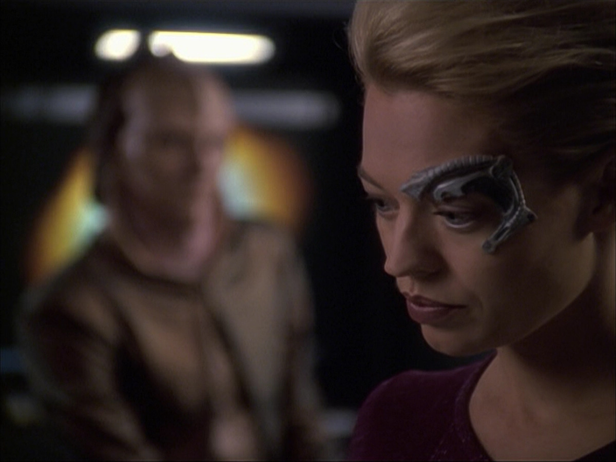 extant_StarTrek_VOY_6x07-DragonsTeeth_02345.jpg