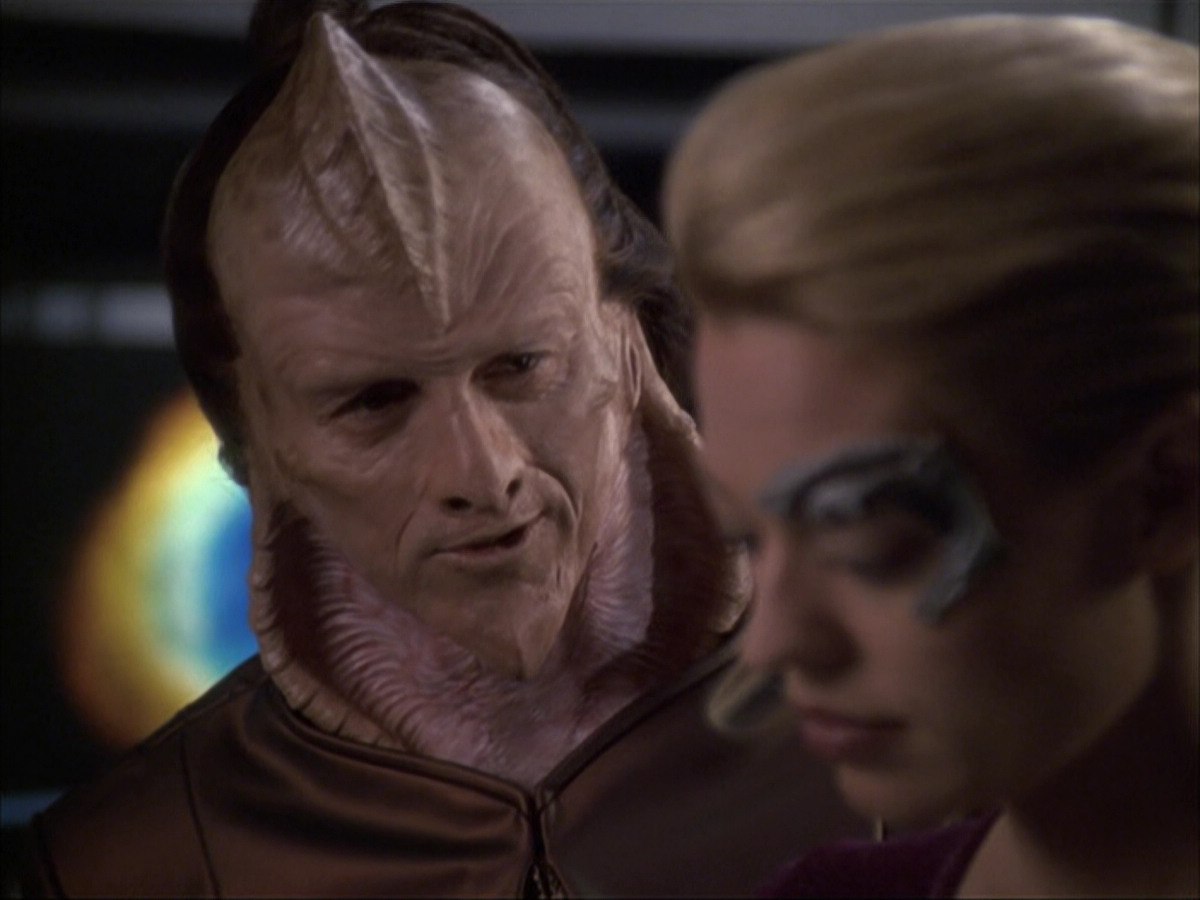 extant_StarTrek_VOY_6x07-DragonsTeeth_02359.jpg