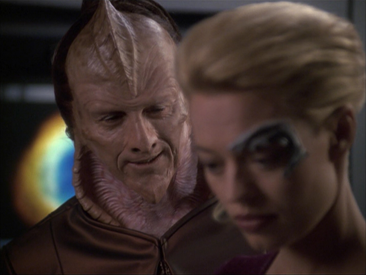extant_StarTrek_VOY_6x07-DragonsTeeth_02365.jpg