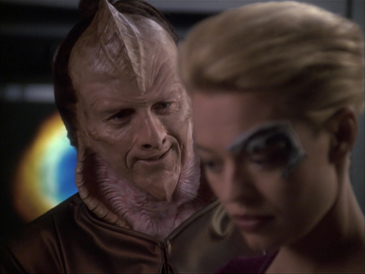 extant_StarTrek_VOY_6x07-DragonsTeeth_02366.jpg