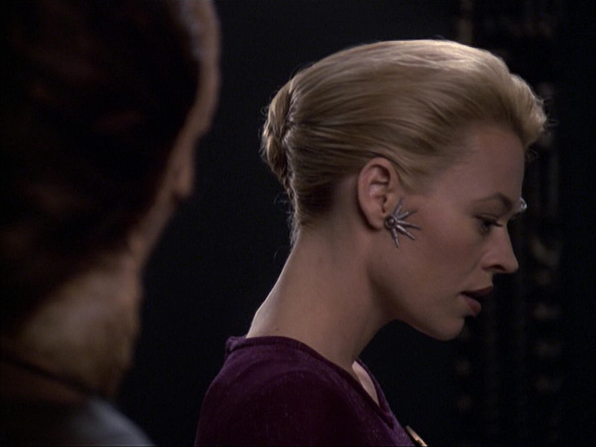 extant_StarTrek_VOY_6x07-DragonsTeeth_02369.jpg