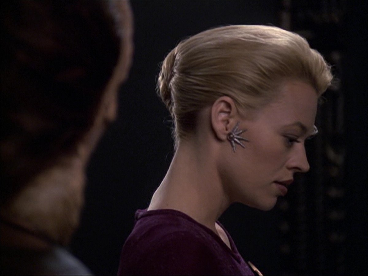 extant_StarTrek_VOY_6x07-DragonsTeeth_02370.jpg