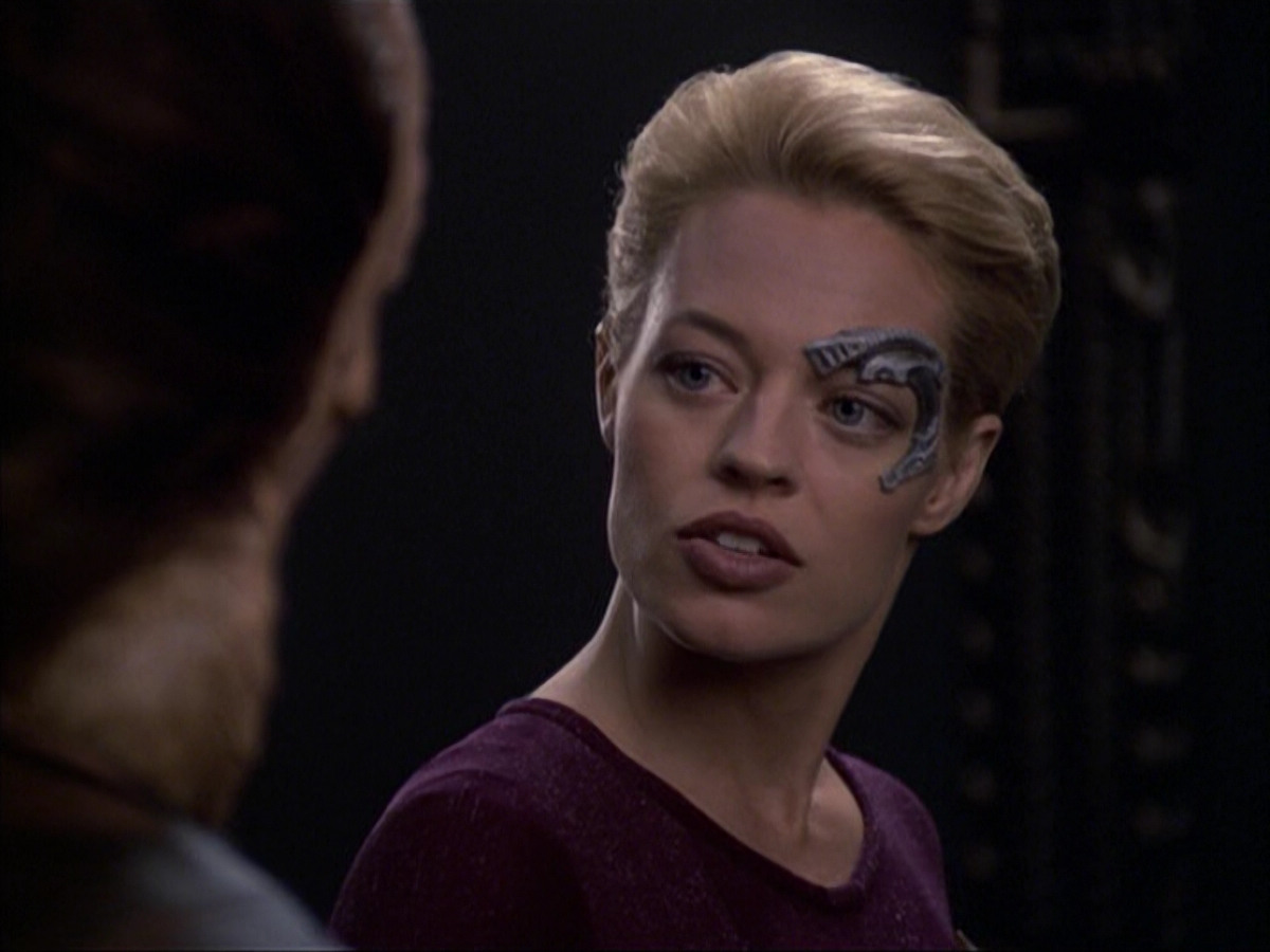 extant_StarTrek_VOY_6x07-DragonsTeeth_02375.jpg