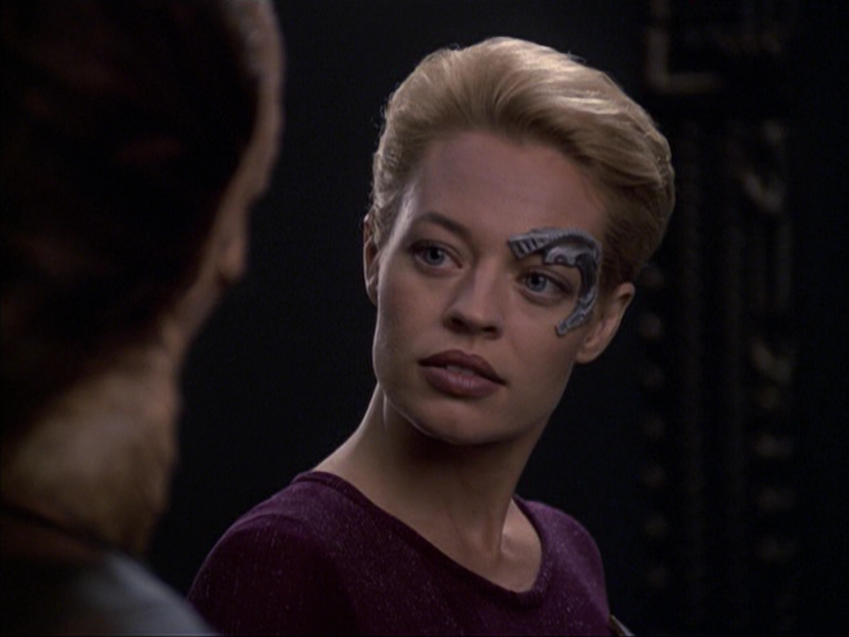 extant_StarTrek_VOY_6x07-DragonsTeeth_02377.jpg