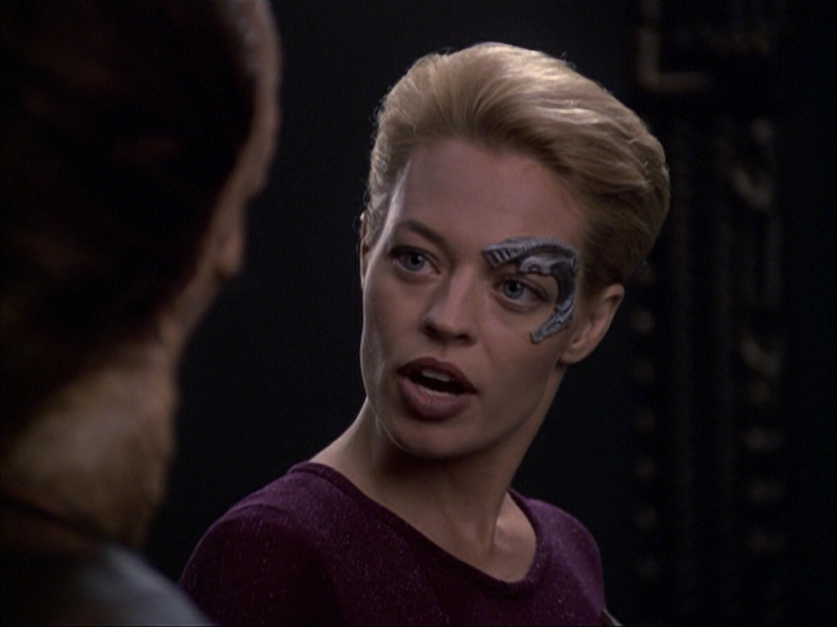 extant_StarTrek_VOY_6x07-DragonsTeeth_02378.jpg