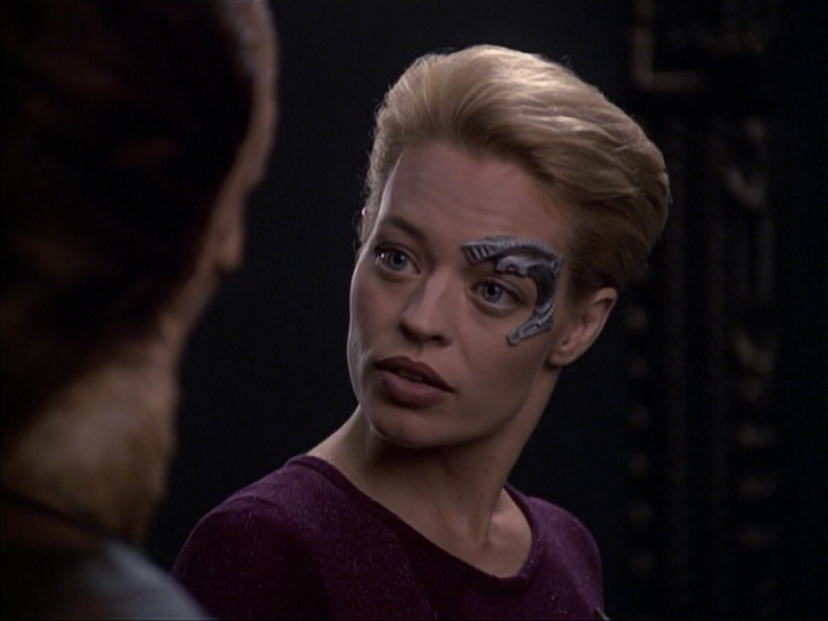 extant_StarTrek_VOY_6x07-DragonsTeeth_02380.jpg
