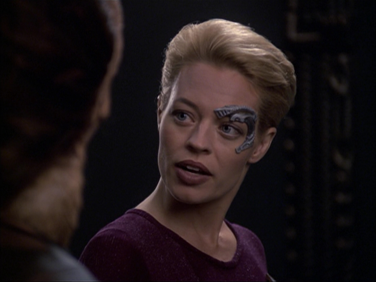 extant_StarTrek_VOY_6x07-DragonsTeeth_02383.jpg