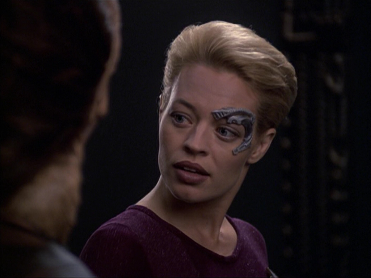 extant_StarTrek_VOY_6x07-DragonsTeeth_02385.jpg