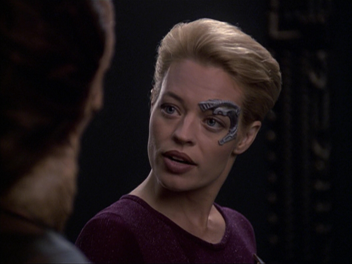 extant_StarTrek_VOY_6x07-DragonsTeeth_02387.jpg