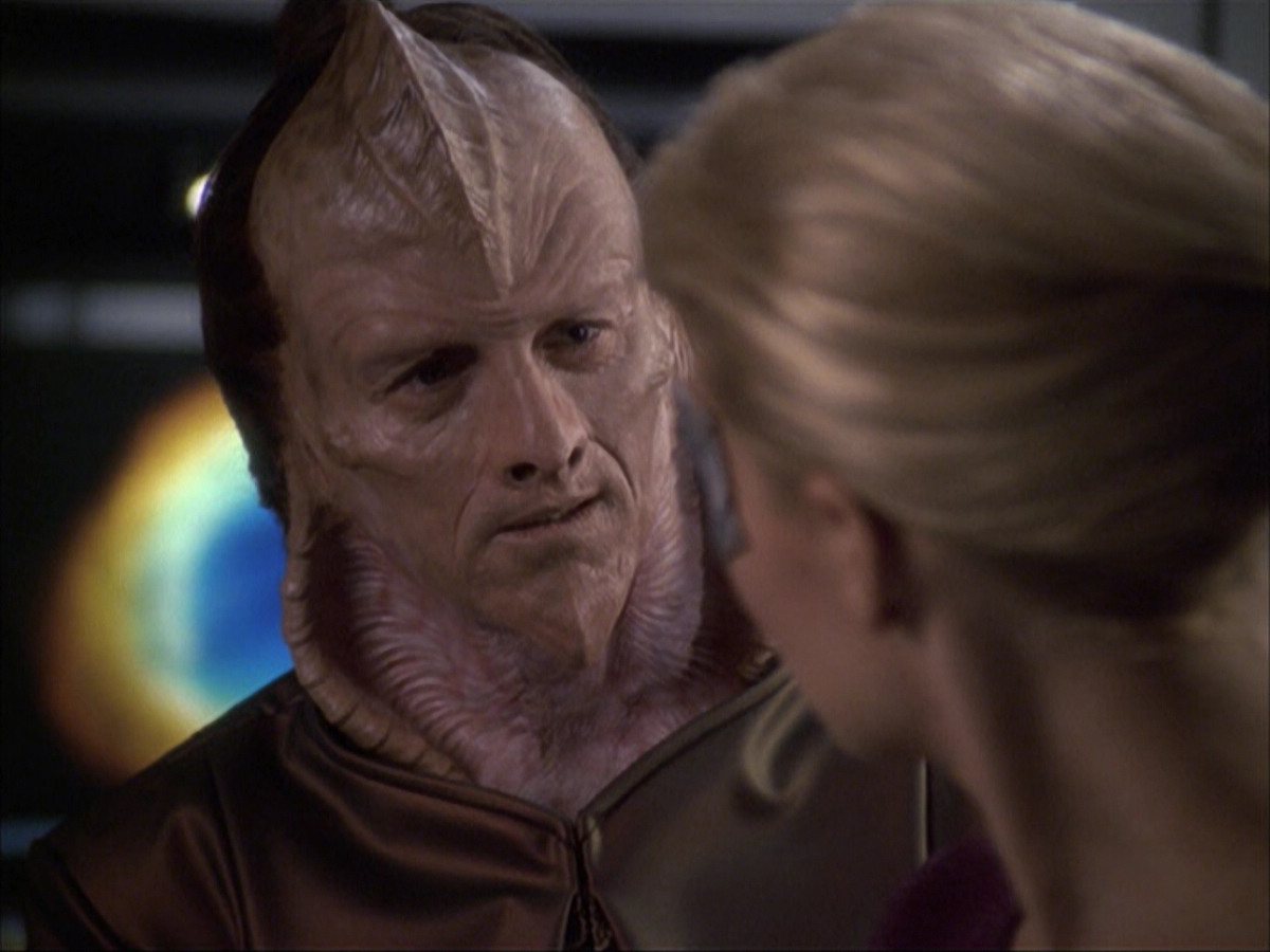 extant_StarTrek_VOY_6x07-DragonsTeeth_02391.jpg