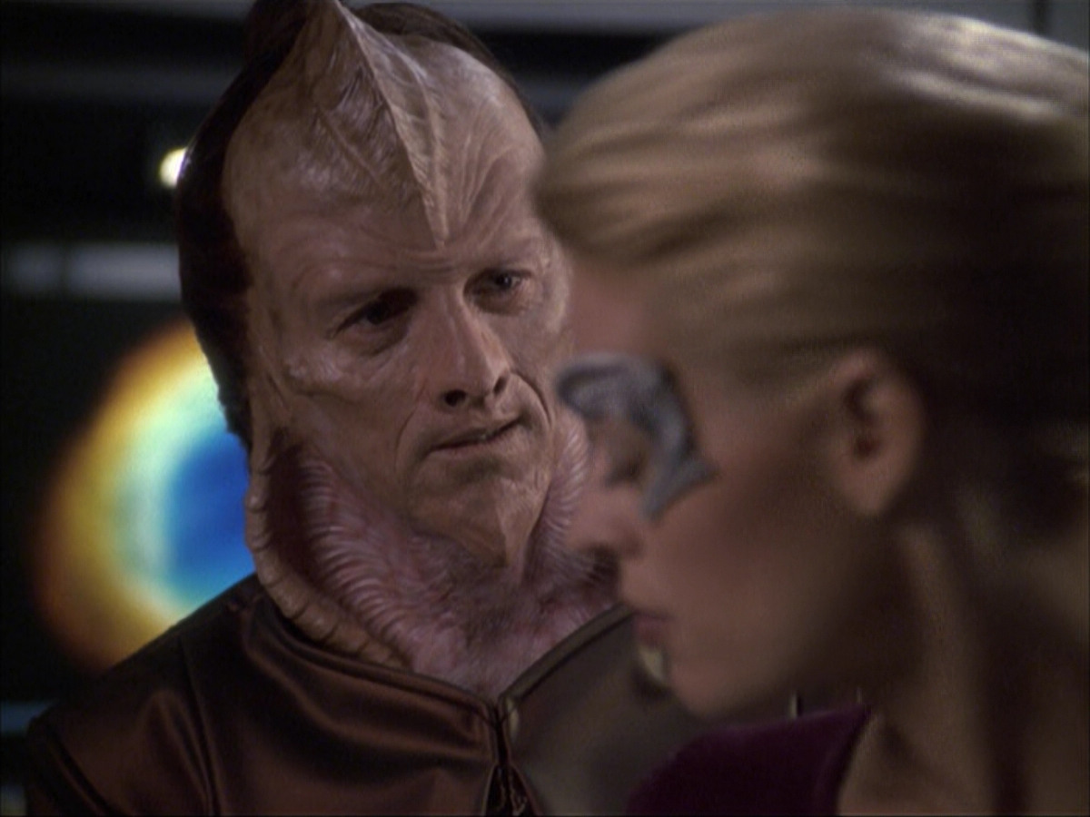extant_StarTrek_VOY_6x07-DragonsTeeth_02393.jpg