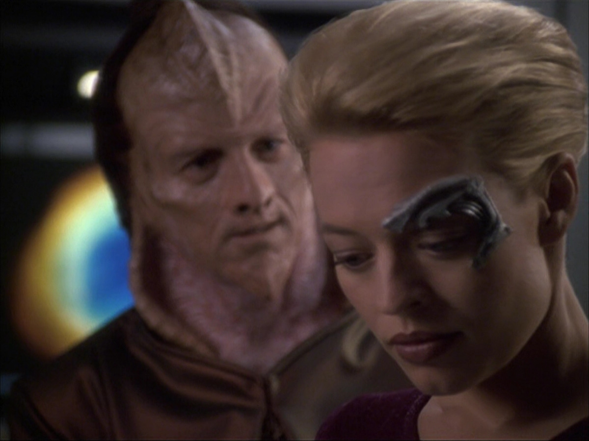 extant_StarTrek_VOY_6x07-DragonsTeeth_02394.jpg