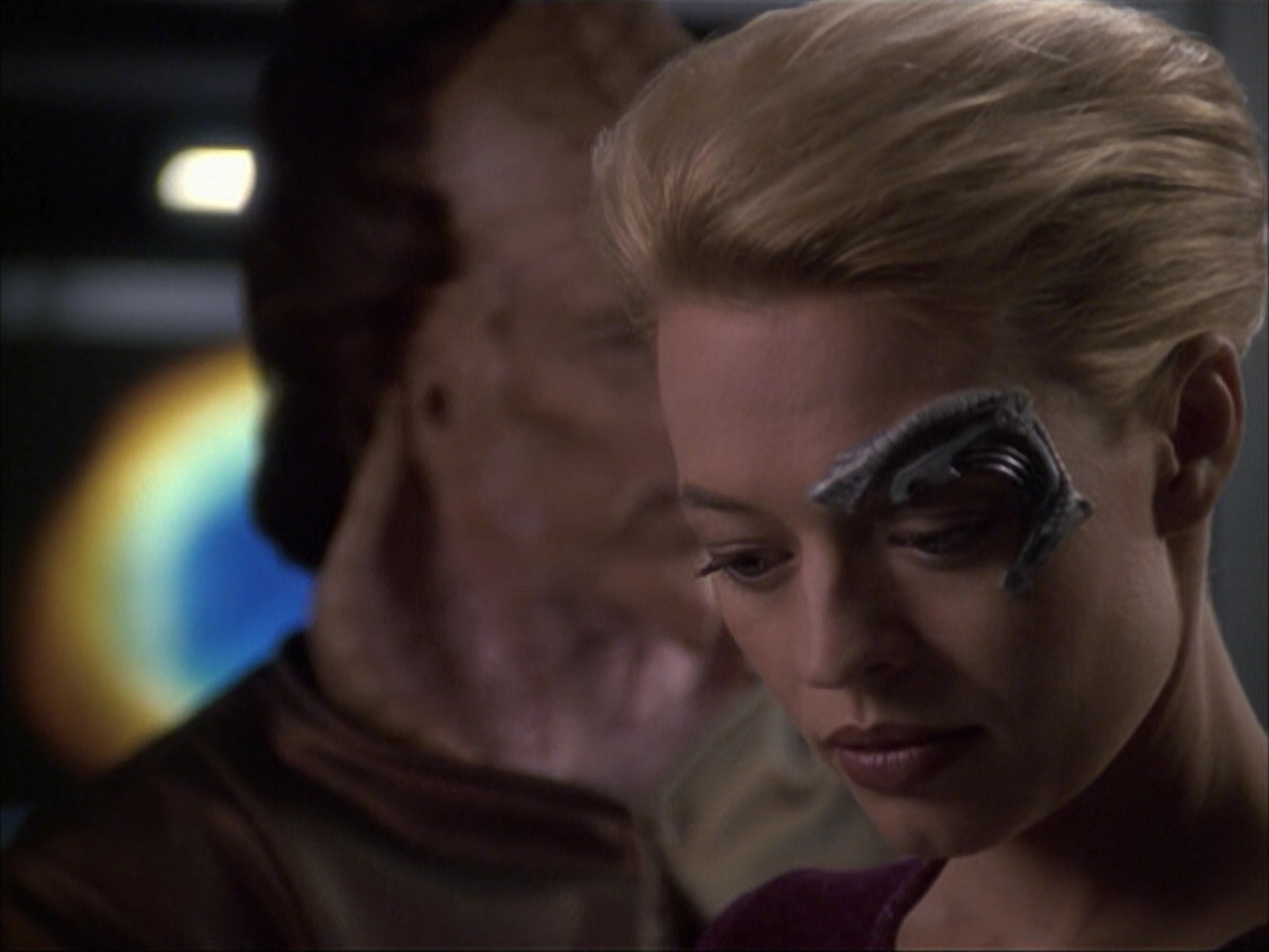 extant_StarTrek_VOY_6x07-DragonsTeeth_02395.jpg