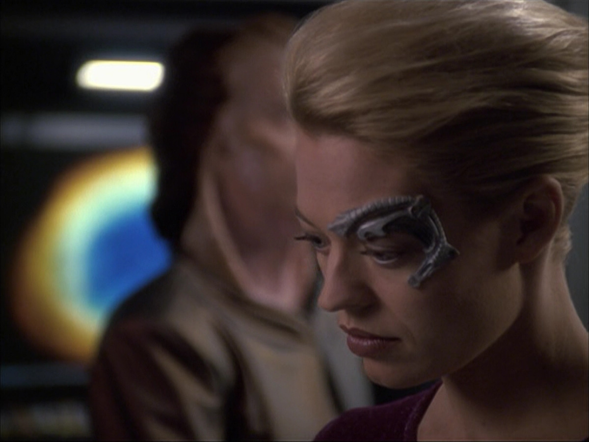 extant_StarTrek_VOY_6x07-DragonsTeeth_02400.jpg