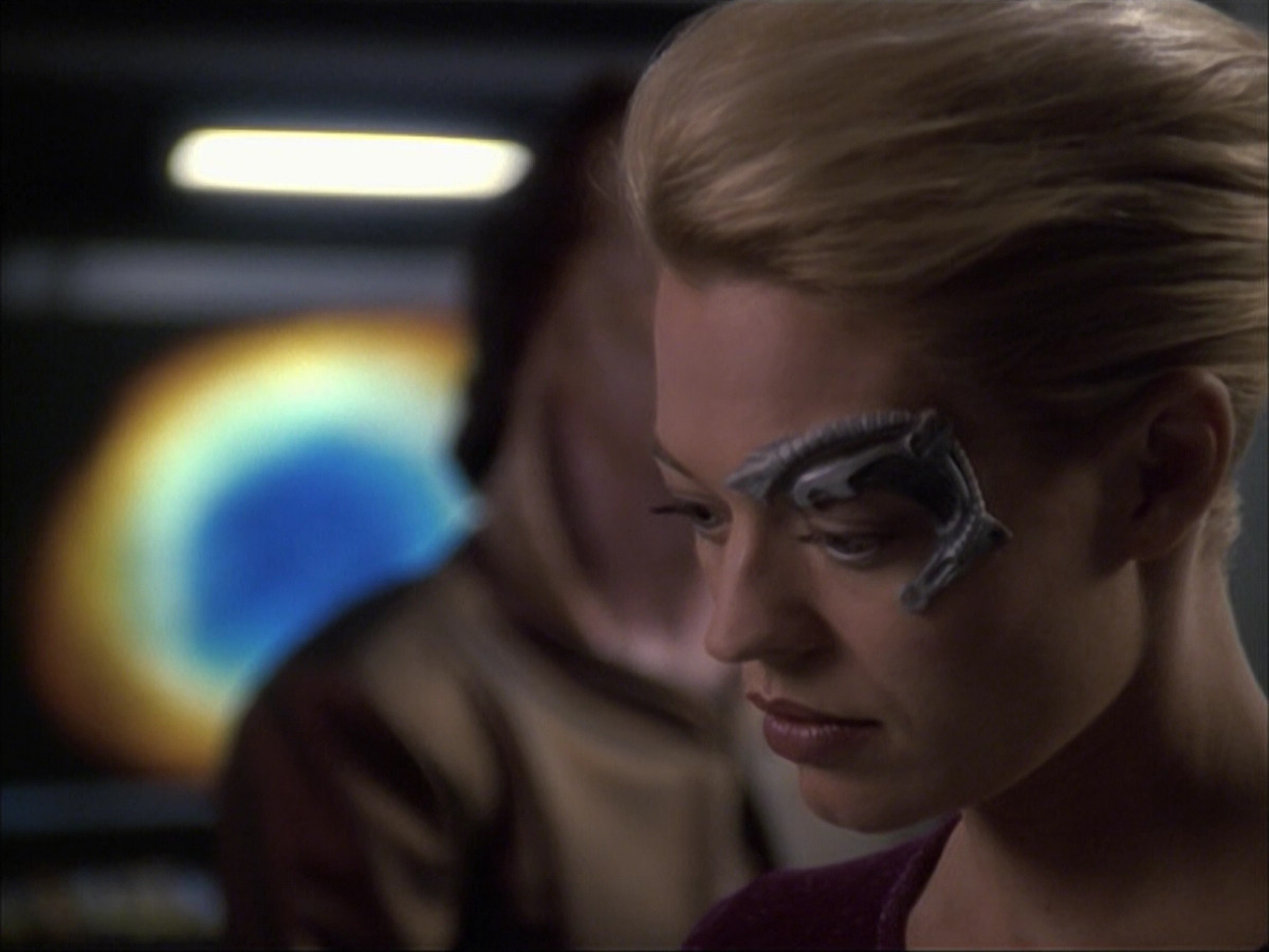 extant_StarTrek_VOY_6x07-DragonsTeeth_02401.jpg