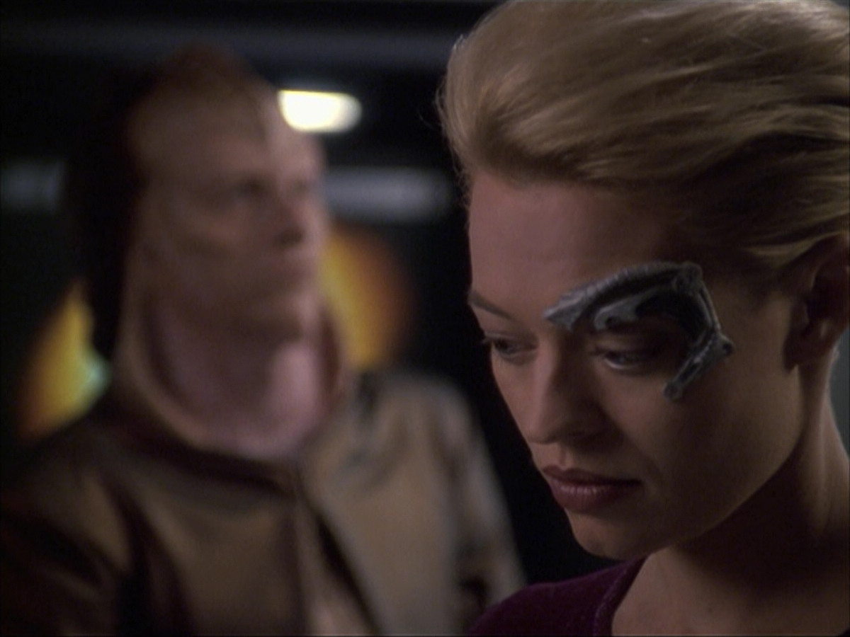 extant_StarTrek_VOY_6x07-DragonsTeeth_02405.jpg