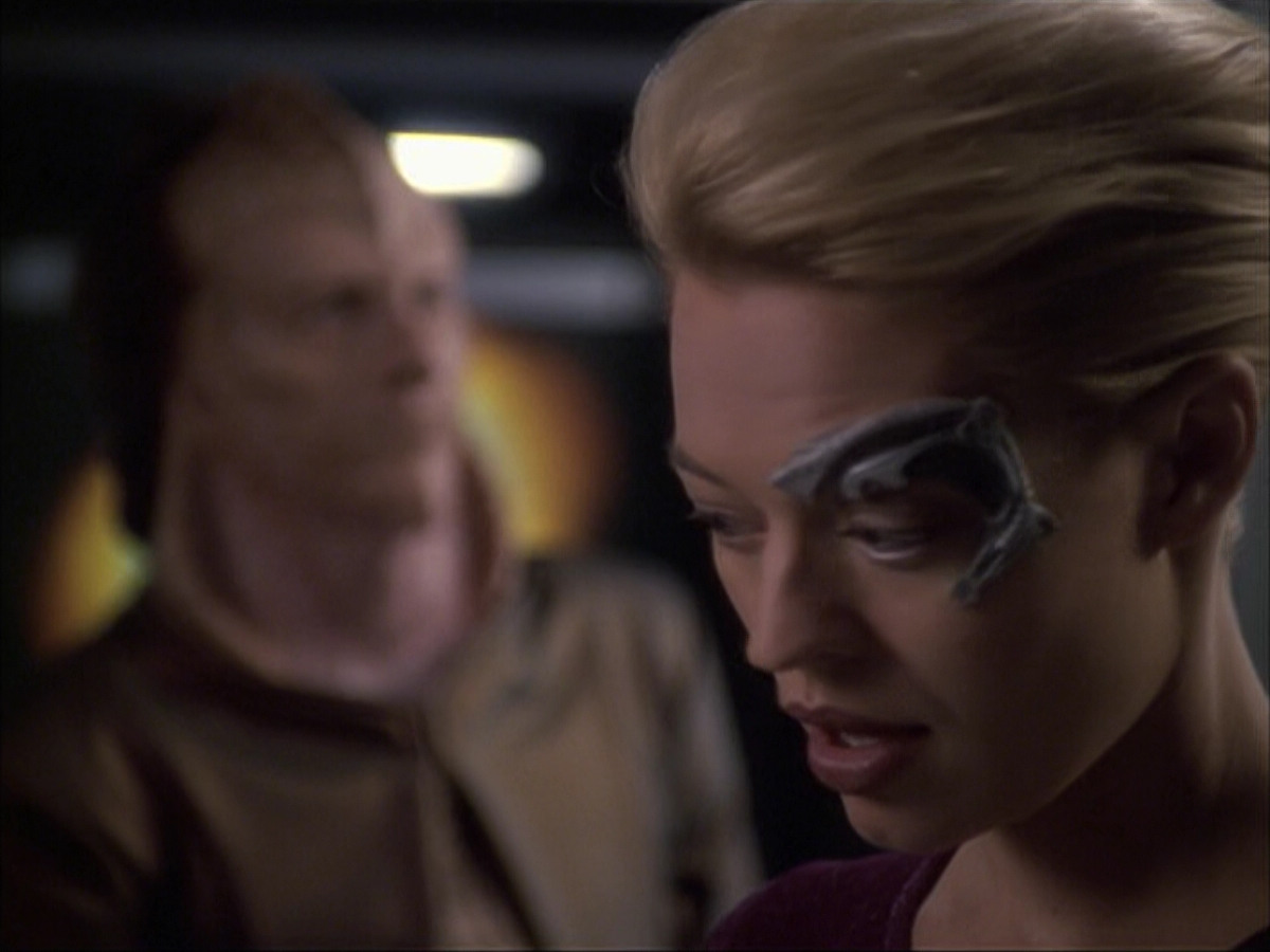 extant_StarTrek_VOY_6x07-DragonsTeeth_02407.jpg
